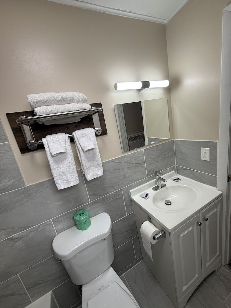 Boone Trail Inn Single Room, 1 Queen Bed, Smoking 3