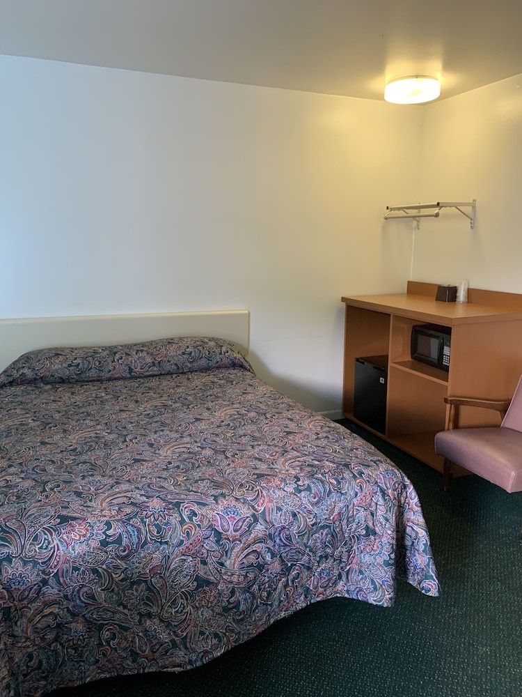 Boone Trail Inn Single Room, 1 Queen Bed, Non Smoking