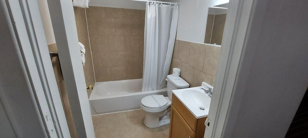 Boone Trail Inn Single Room, 1 Queen Bed, Smoking 2