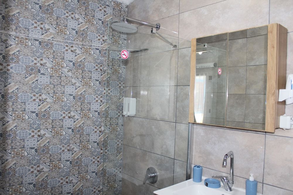 Mavi Pansiyon & Restaurant Economy Room, 1 Double Bed, Patio, Pool View 10