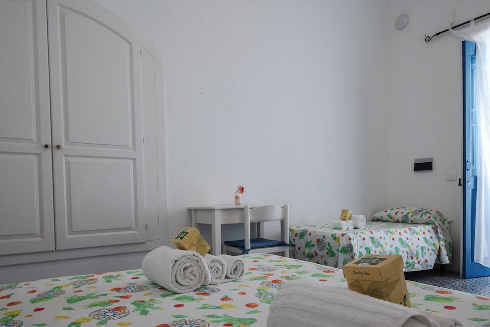 Hotel Eunymos - Trattoria Da Francesco Panarea Double Room, Courtyard Area 4