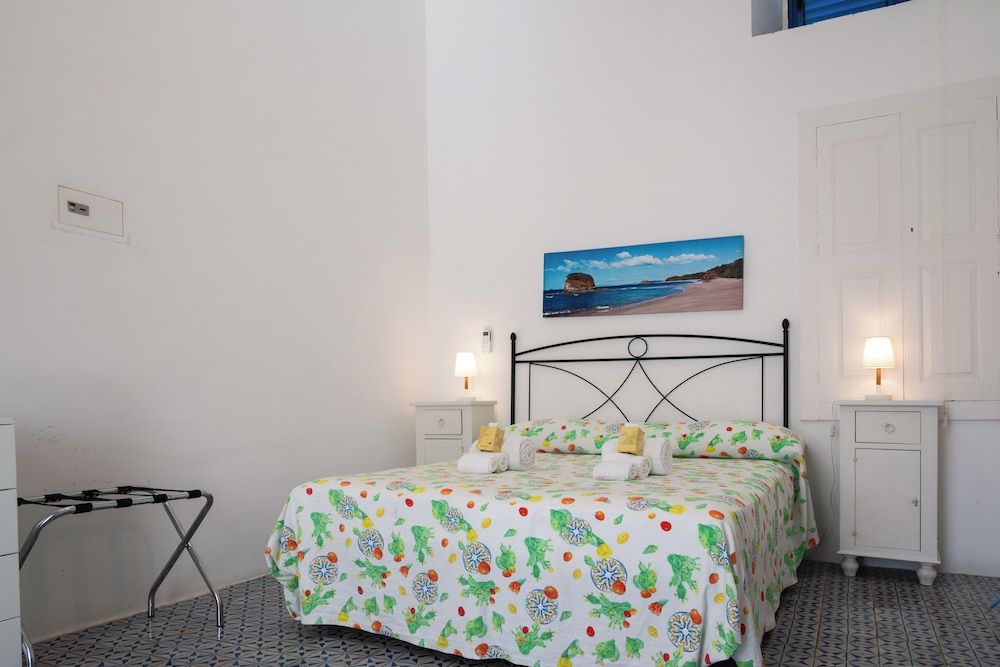 Hotel Eunymos - Trattoria Da Francesco Panarea Double Room, Courtyard Area