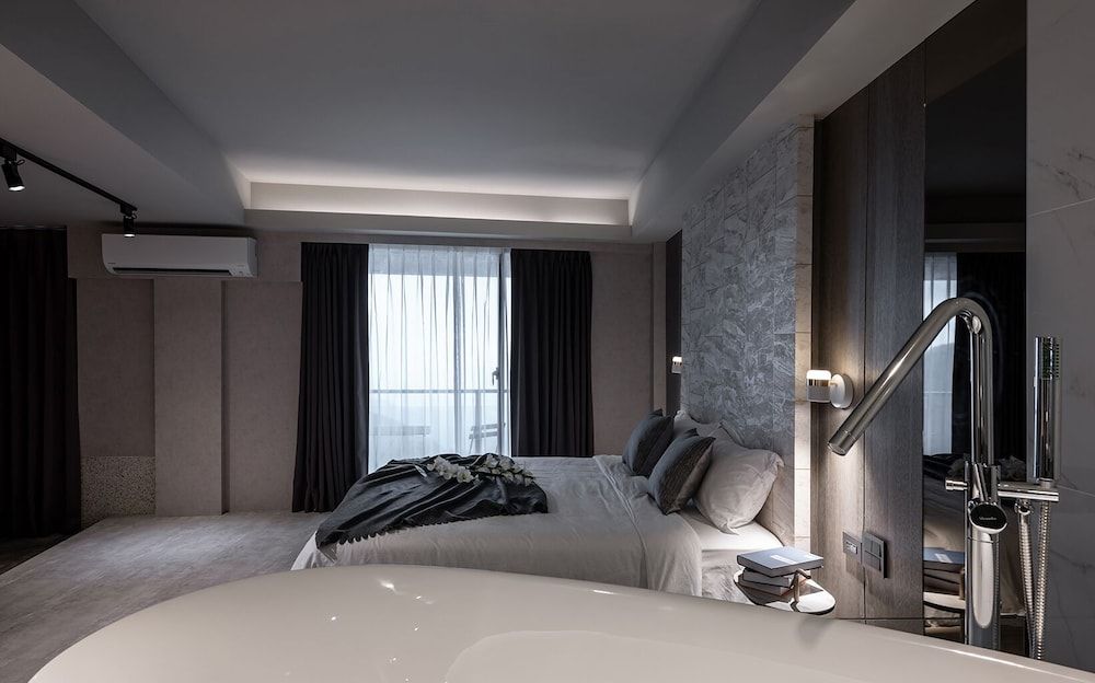 undefined TWO Easy Inn 8