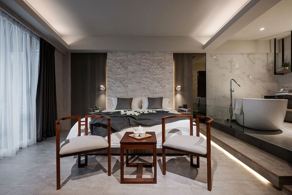 undefined TWO Easy Inn 5