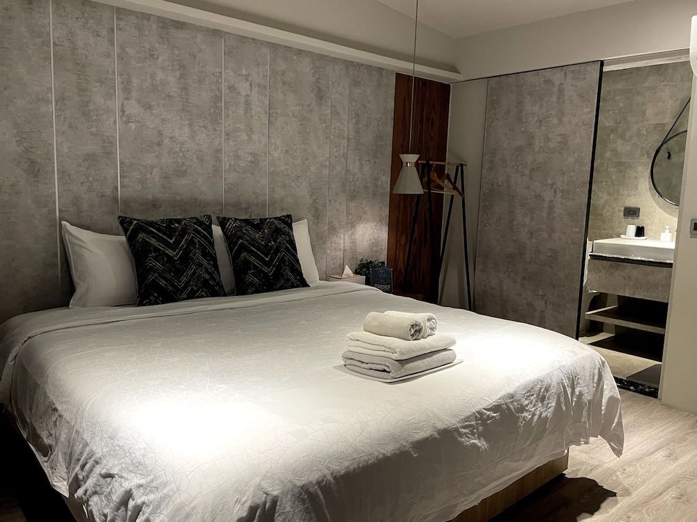 undefined TWO Easy Inn 2