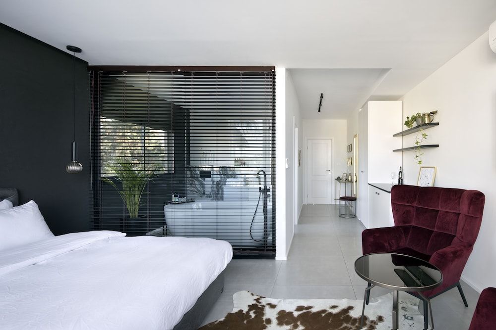 Urbanica Carmel Luxury Room 11