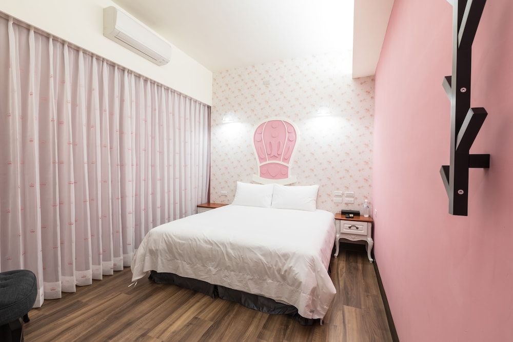 Peach Blossom Standard Double Room, Non Smoking 4
