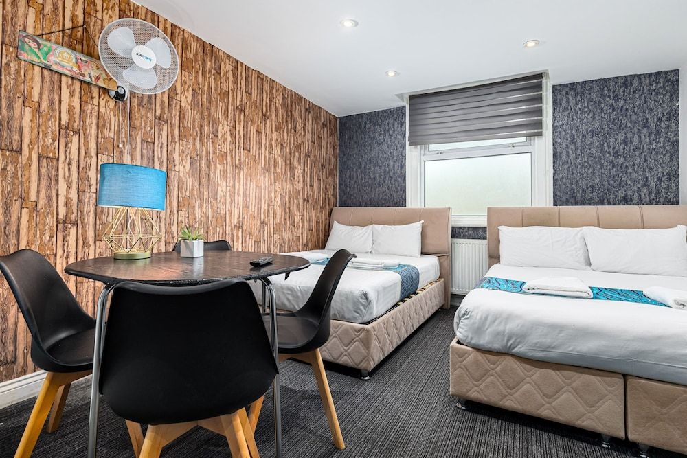 undefined Whitechapel Grand 10