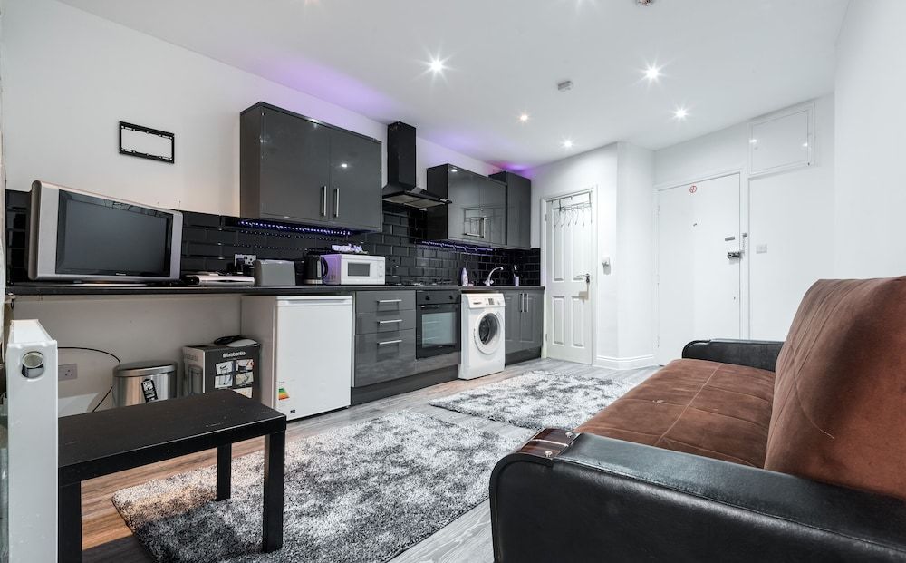 undefined Whitechapel Grand