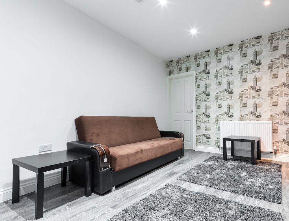 undefined Whitechapel Grand 4