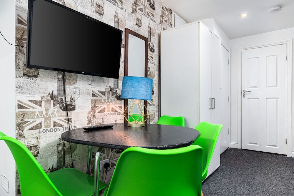 undefined Whitechapel Grand 9