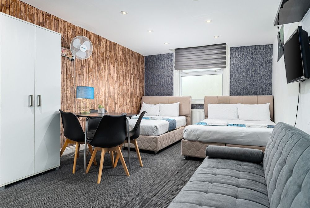 undefined Whitechapel Grand 2