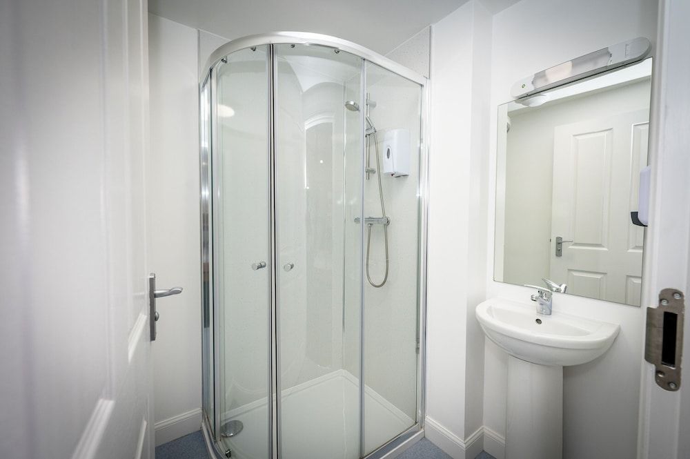 Loch Ness Bunk Inn Family Room (Five) 13