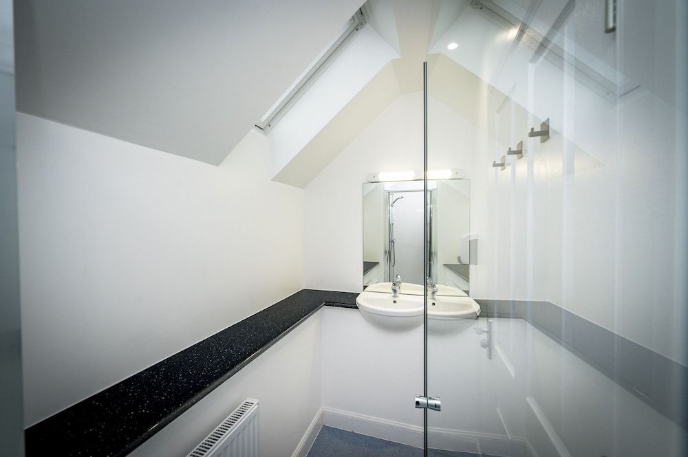 Loch Ness Bunk Inn Family Room (Six) 9