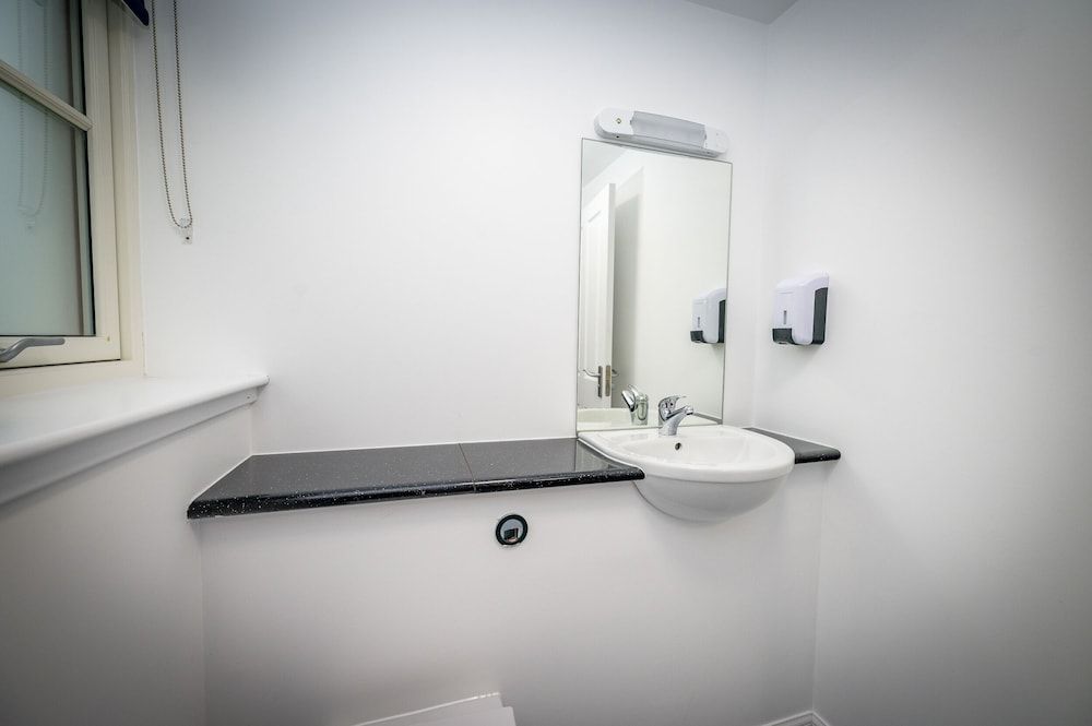 Loch Ness Bunk Inn Family Room (Five) 12