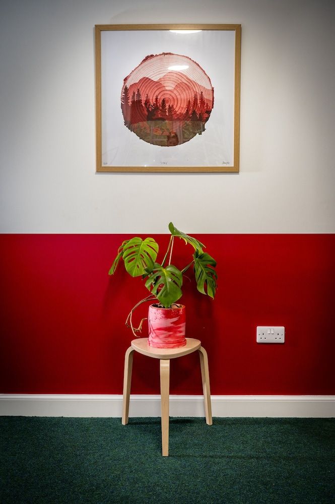 Loch Ness Bunk Inn Family Room (Six) 8