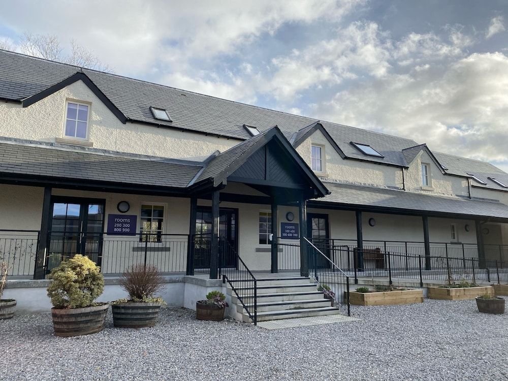 undefined Loch Ness Bunk Inn