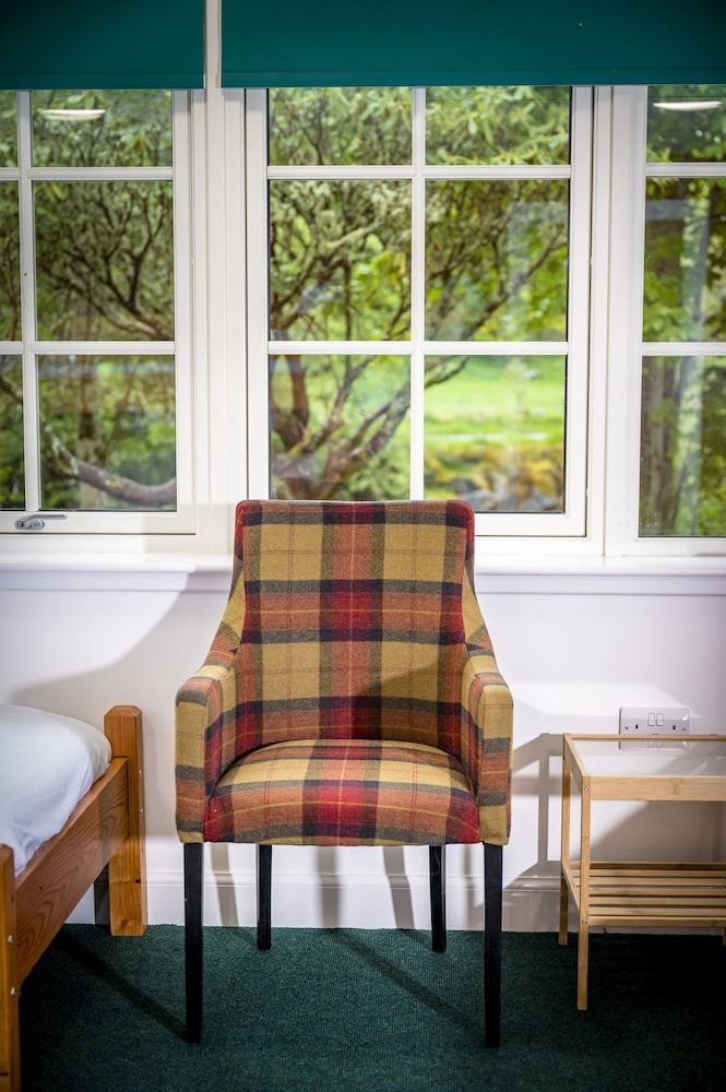 Loch Ness Bunk Inn Family Room (Five) 8