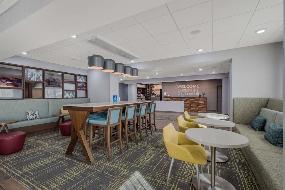 undefined Hampton Inn Williams 8