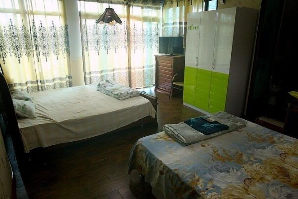 Le Bamboo Family Room 5