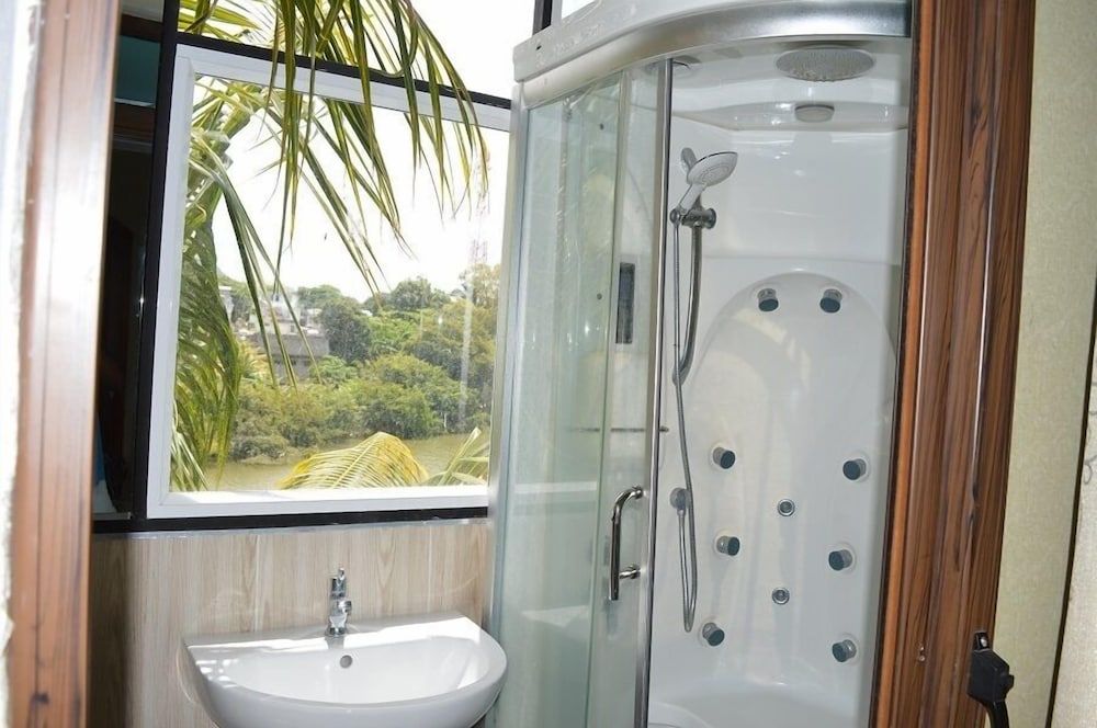 Le Bamboo Double Room 8