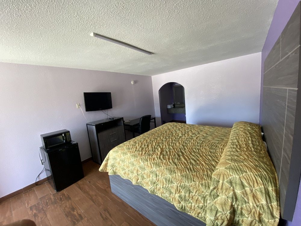 The Village Inn Basic Single Room, 1 Bedroom 3