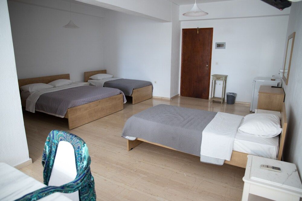 Areti Hotel Family Quadruple Room 3