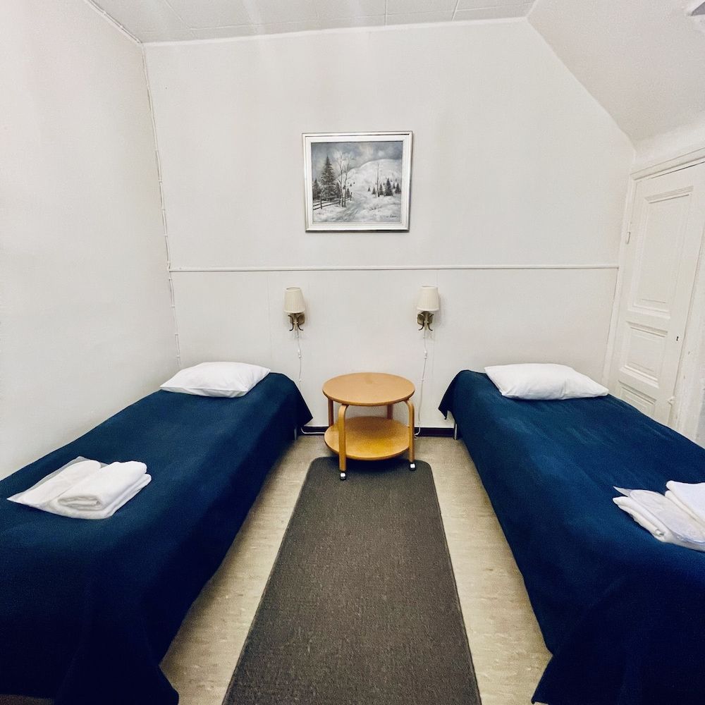 Senate Hotel City Twin Room, Shared Bathroom