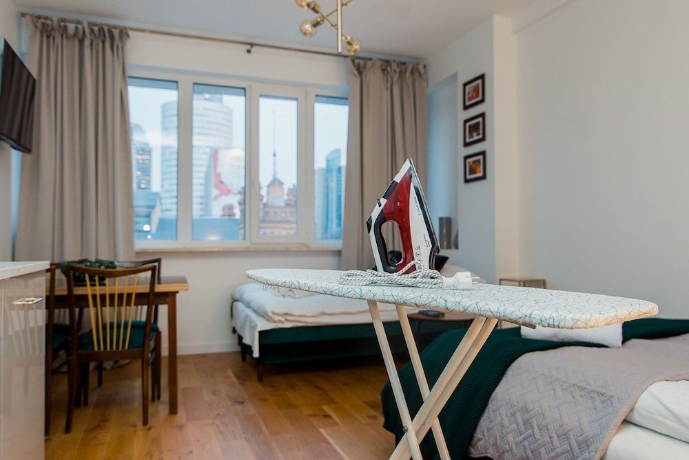 Iron/Ironing Board