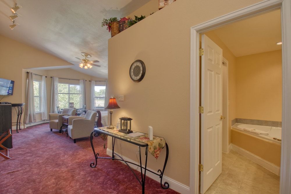 Castle Creek B&B Vineyard Room 10