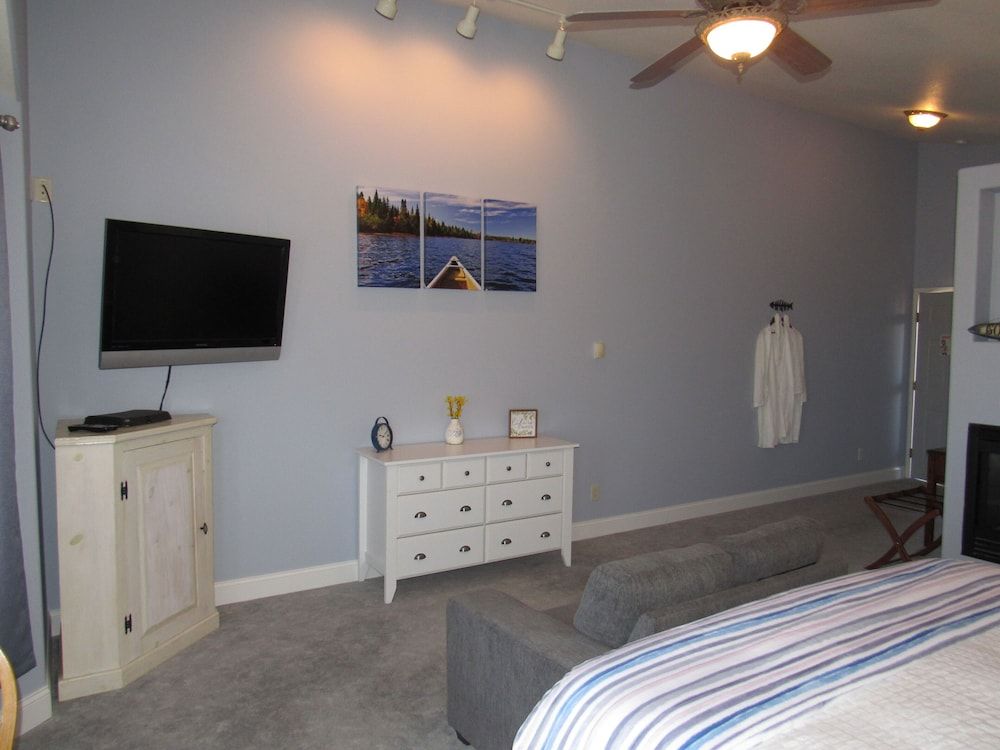 Castle Creek B&B Two Rivers Room 11