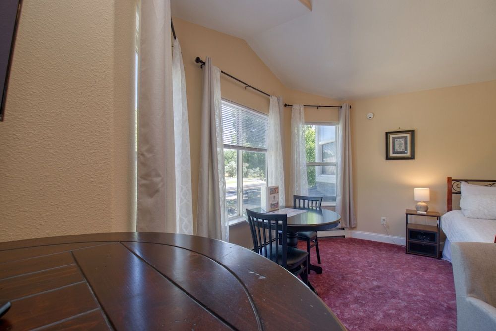 Castle Creek B&B Vineyard Room 11