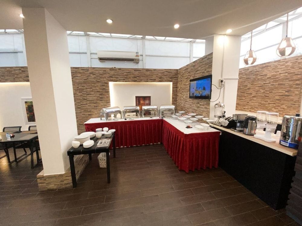 undefined LANDMARK HOTEL - SARI 3