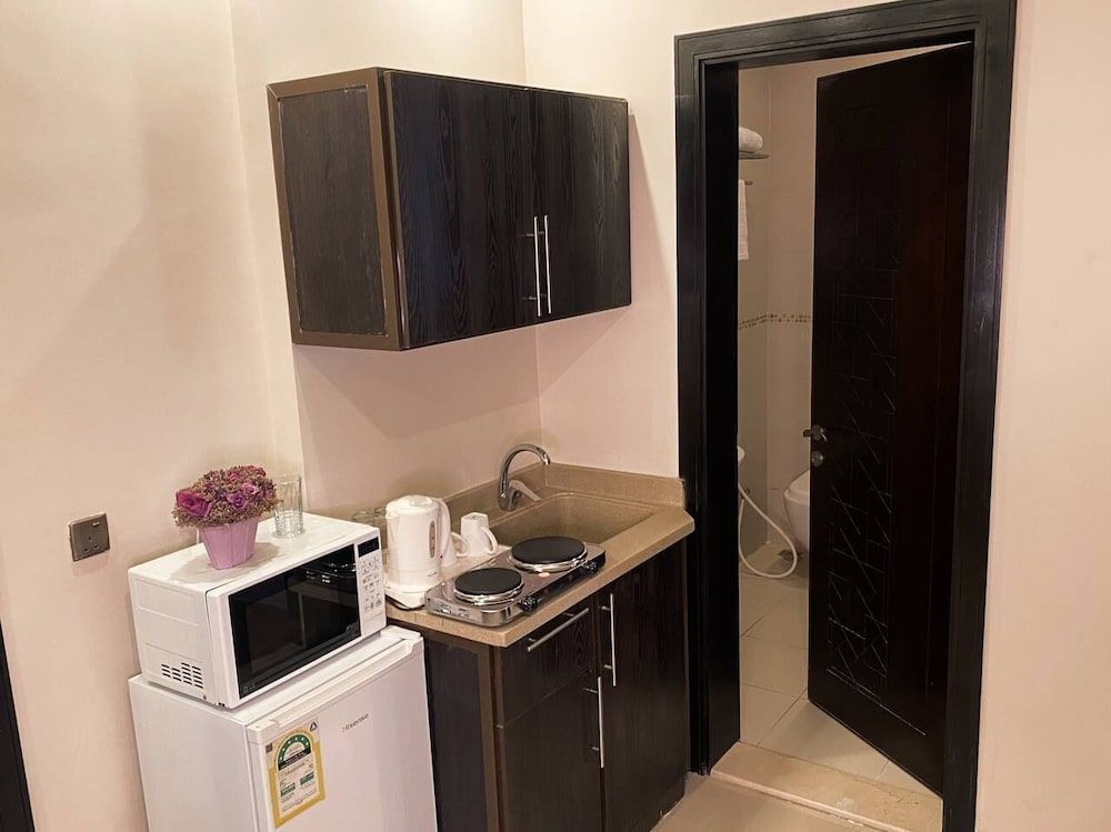 LANDMARK HOTEL - SARI Deluxe Suite 8