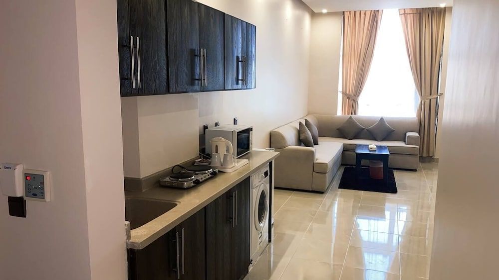 LANDMARK HOTEL - SARI Deluxe Suite 9