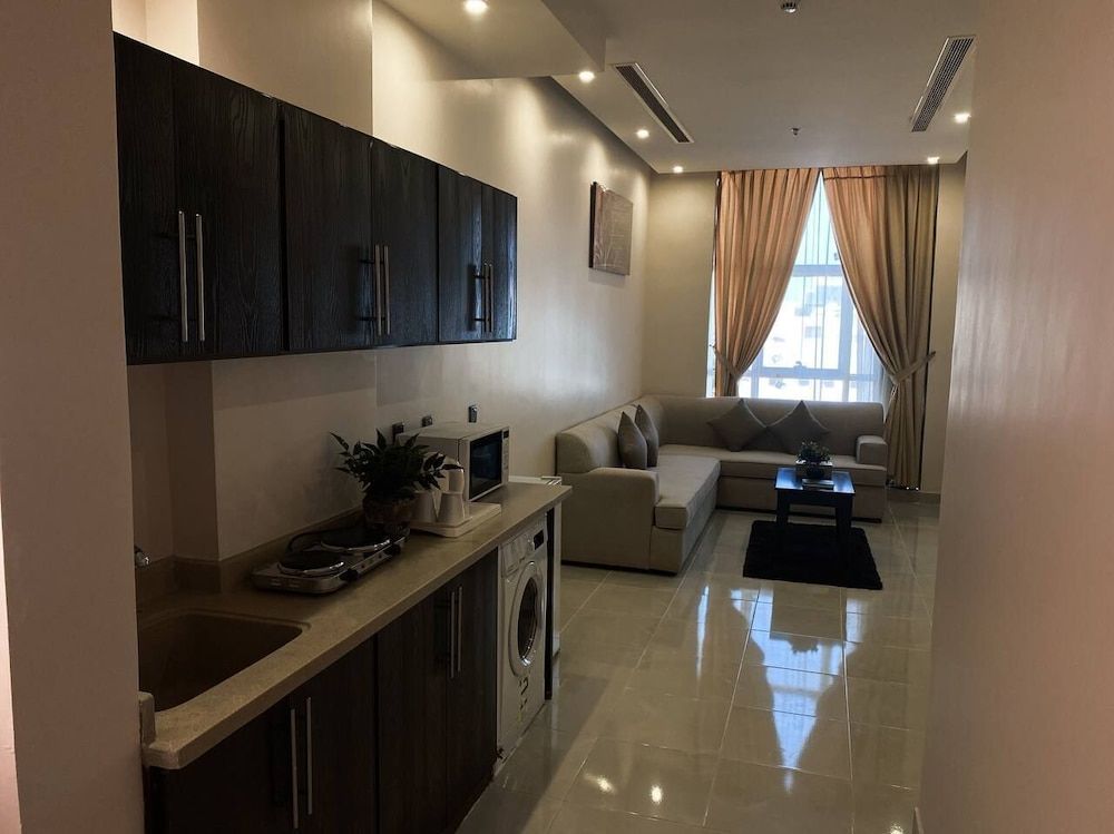 LANDMARK HOTEL - SARI Deluxe Suite 3