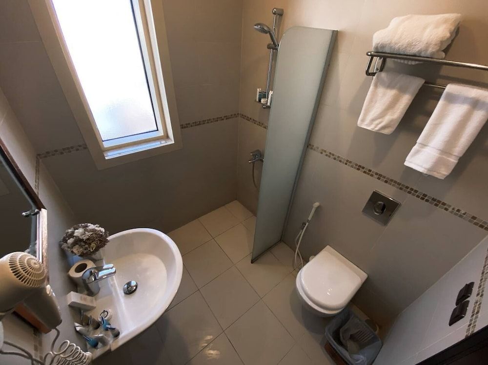 LANDMARK HOTEL - SARI Deluxe Suite 10