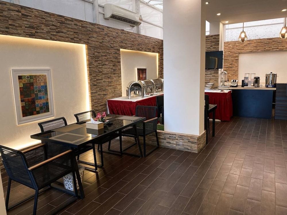 undefined LANDMARK HOTEL - SARI 4