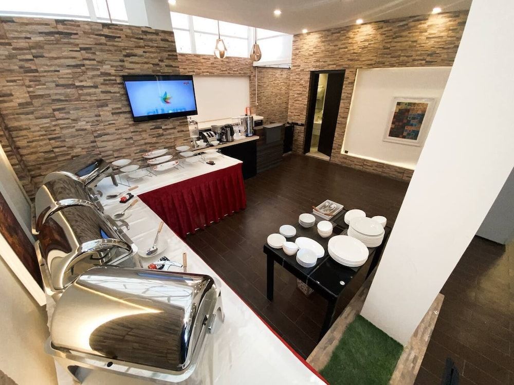 undefined LANDMARK HOTEL - SARI 6