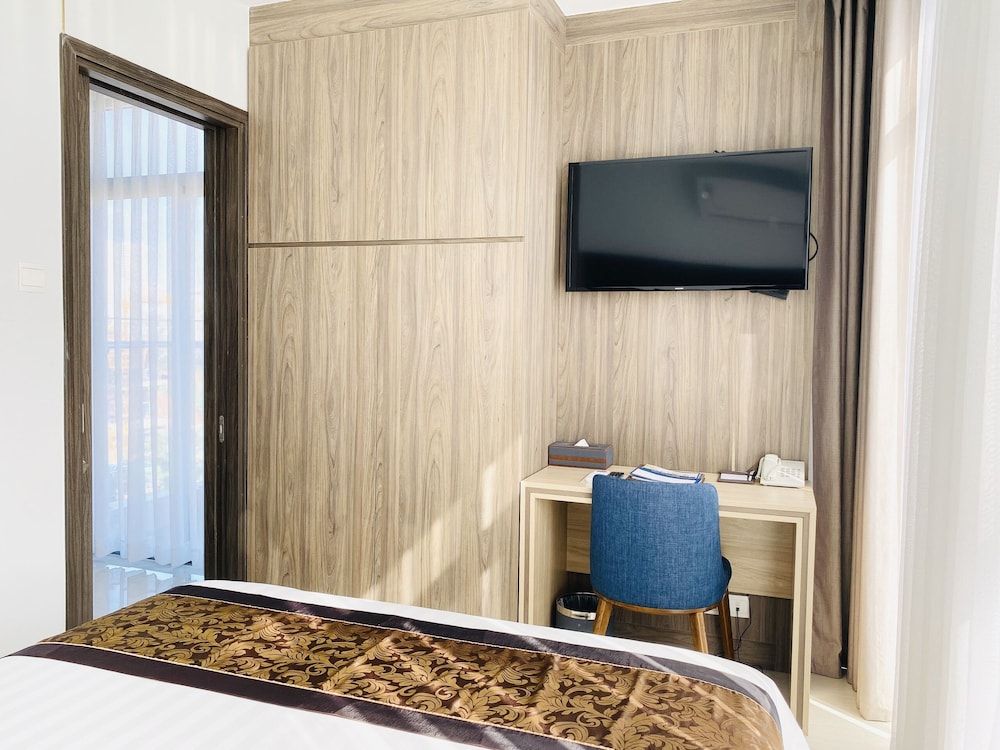 Aurora Western Village Deluxe Double Room 9