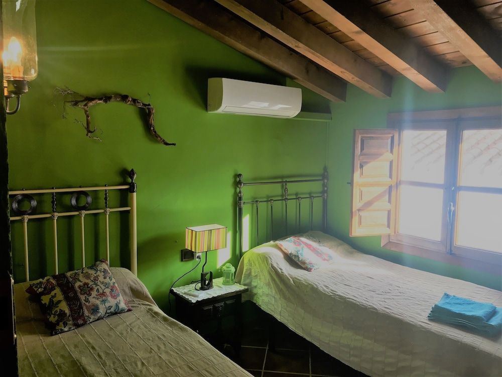 Traditional Double or Twin Room, 2 Twin Beds, Non Smoking, Hill View