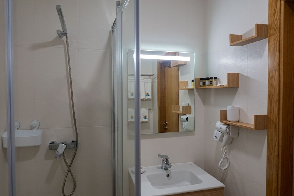 Nereida Basic Quadruple Room 8