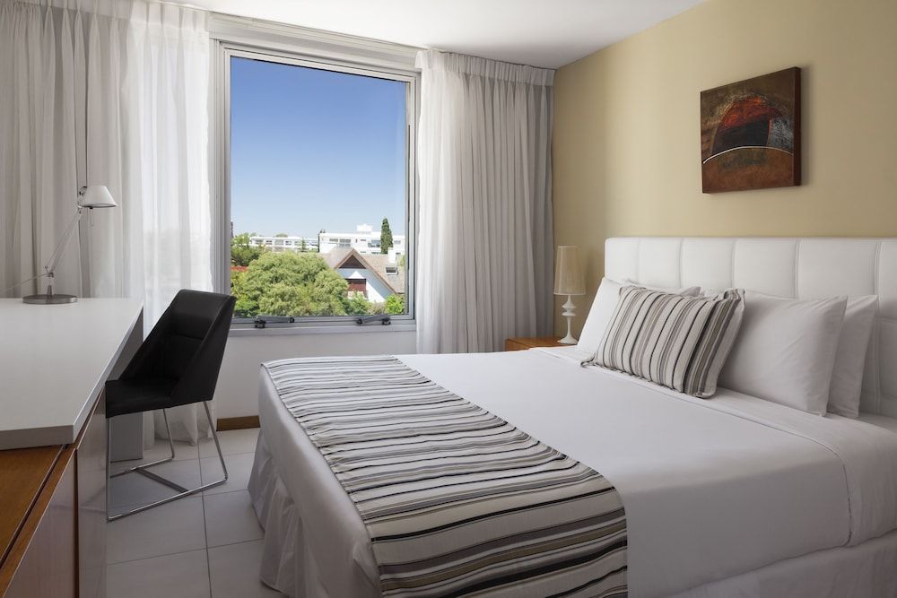 Real Colonia Hotel & Suites Deluxe Room, 1 Queen Bed, City View 7