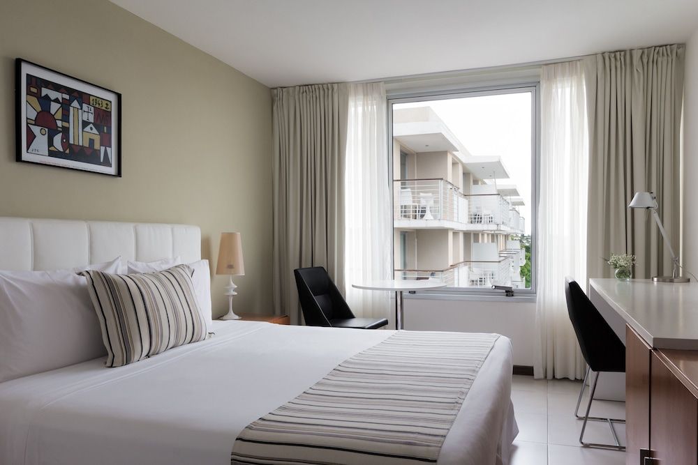 Real Colonia Hotel & Suites Deluxe Room, 1 Queen Bed, City View 4