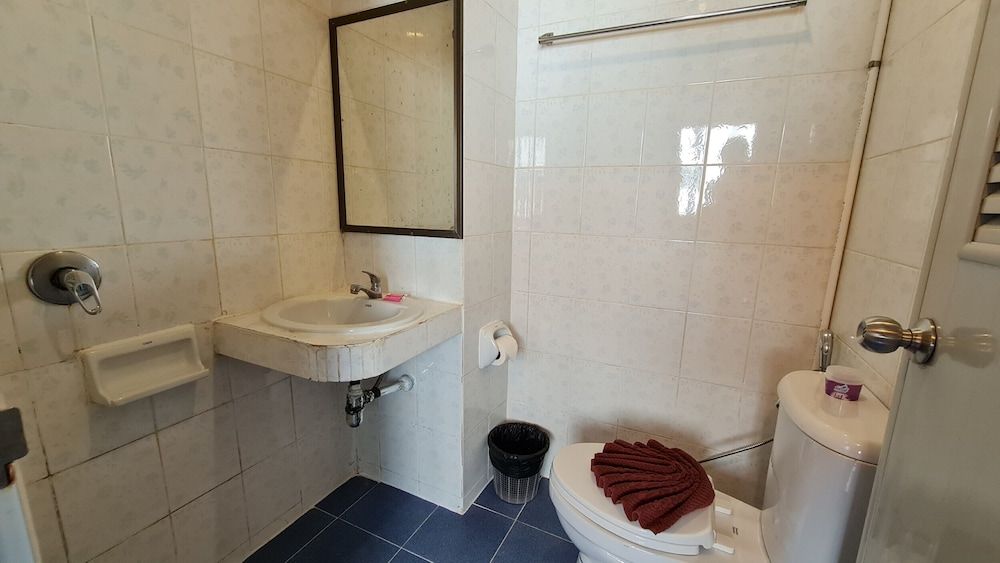 Vech Guesthouse Patong Standard Double Room 9