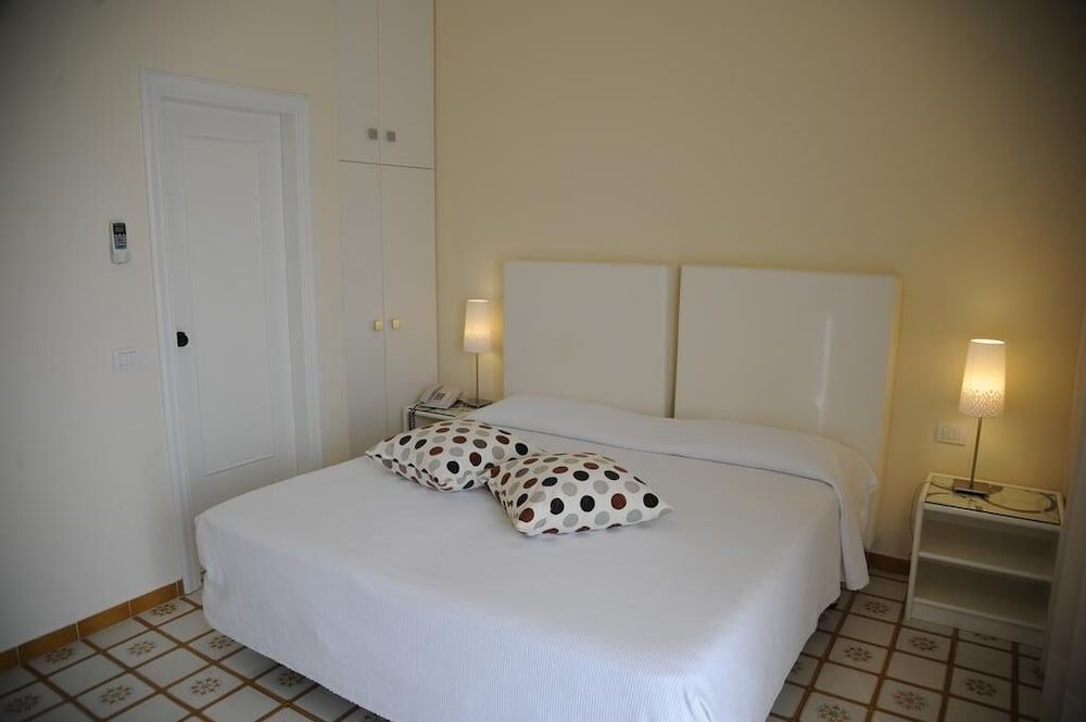 undefined Via Capo Rooms 9