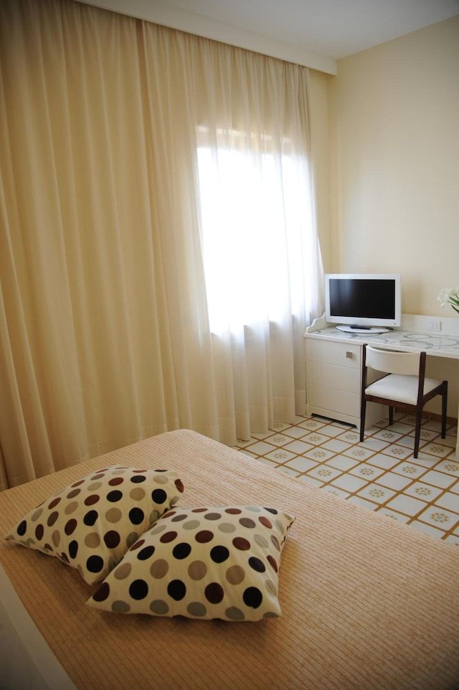 undefined Via Capo Rooms