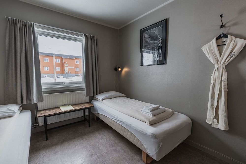 Coal Miners Cabins Economy Twin Room