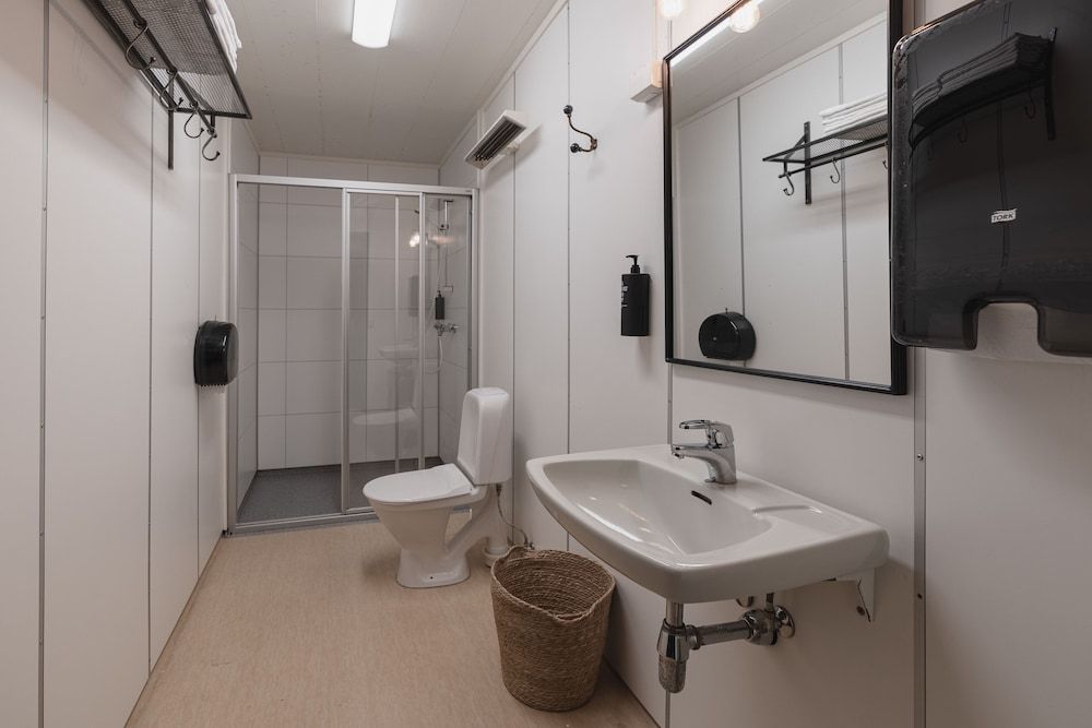 Coal Miners Cabins Economy Twin Room 3