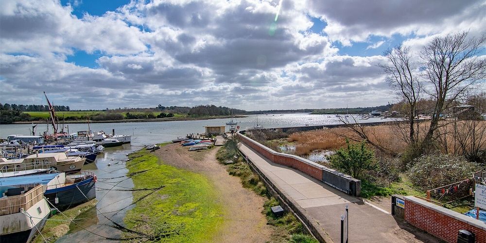 The Station Guest House Double Room, Ensuite, River View 4